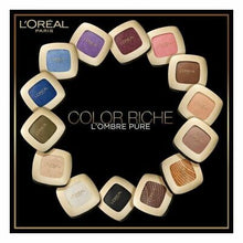 Close-up of L'Oréal Paris Colour Riche Mono Eyeshadow in 600 Opalescent showcasing its smooth powder texture and luminous color payoff.